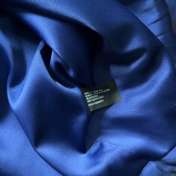 Club Monaco silk mini skirt - Picture 5 of 6